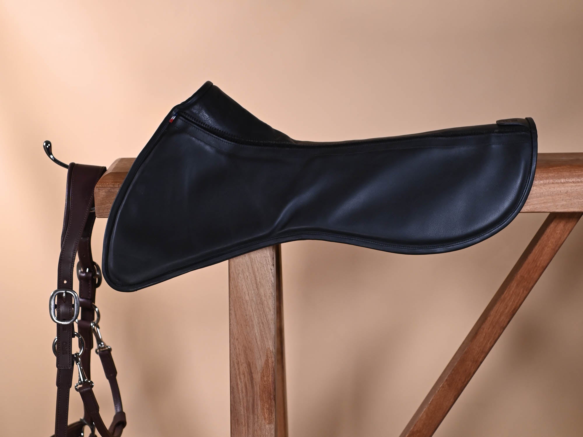 Amortisseur en cuir noir équitation