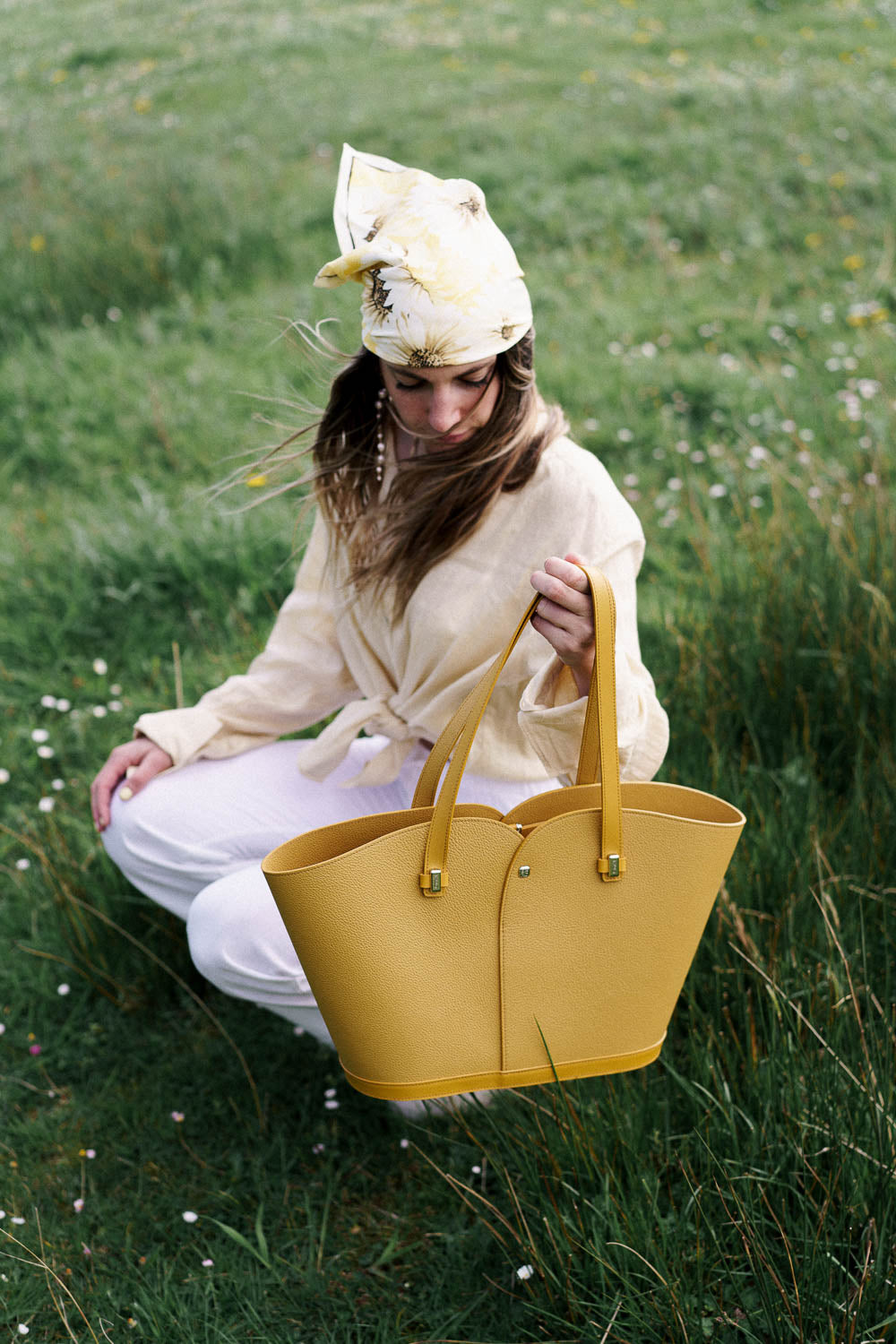 Sac à main en cuir jaune