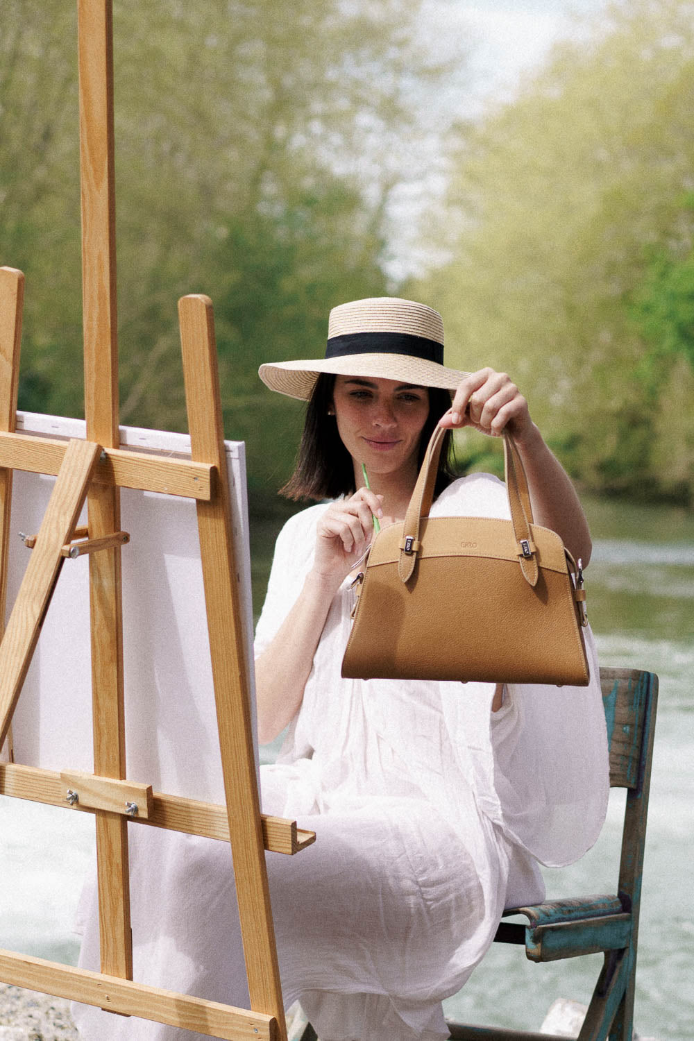 Sac à main en cuir marron et beige