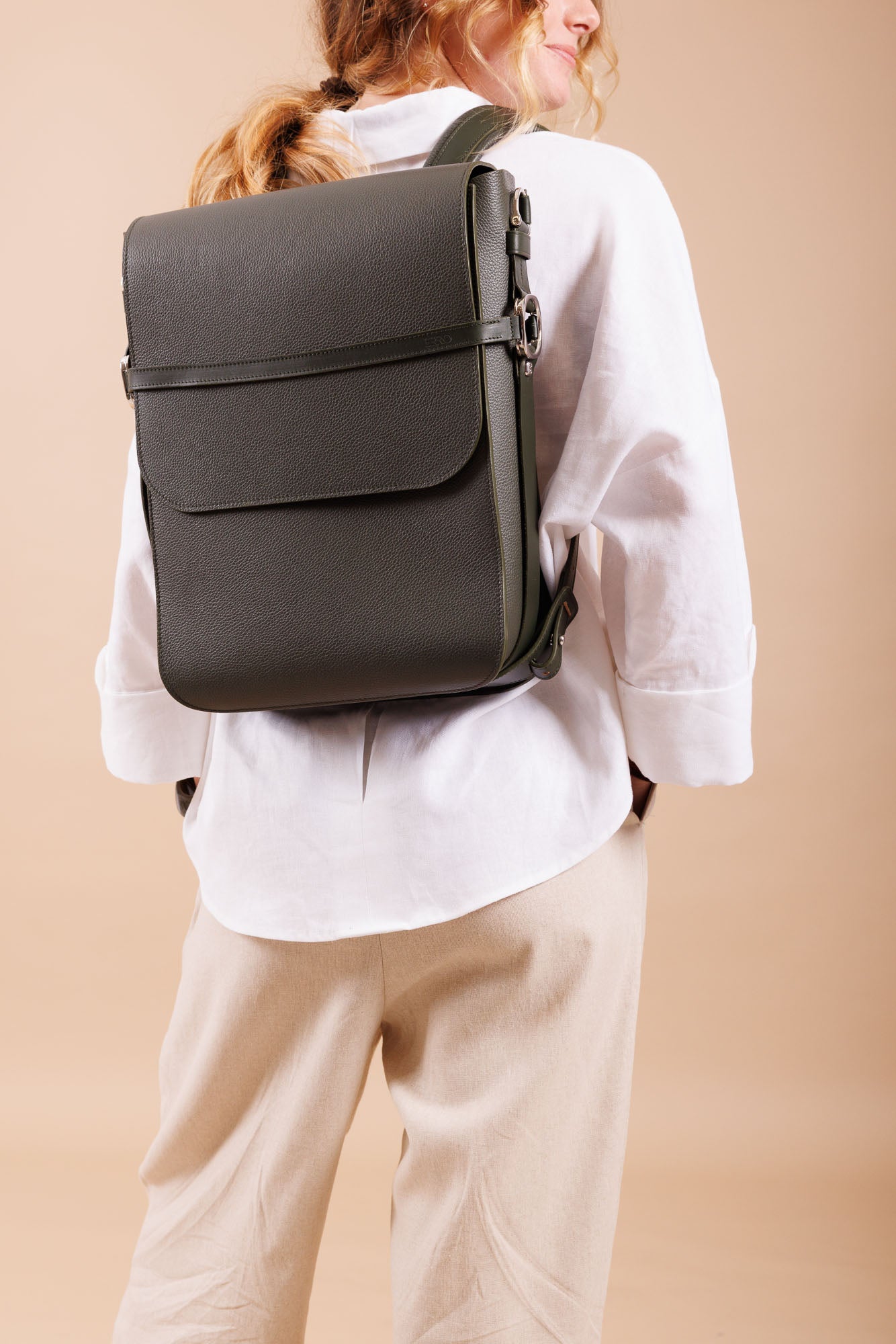 Sac à dos en cuir noir femme