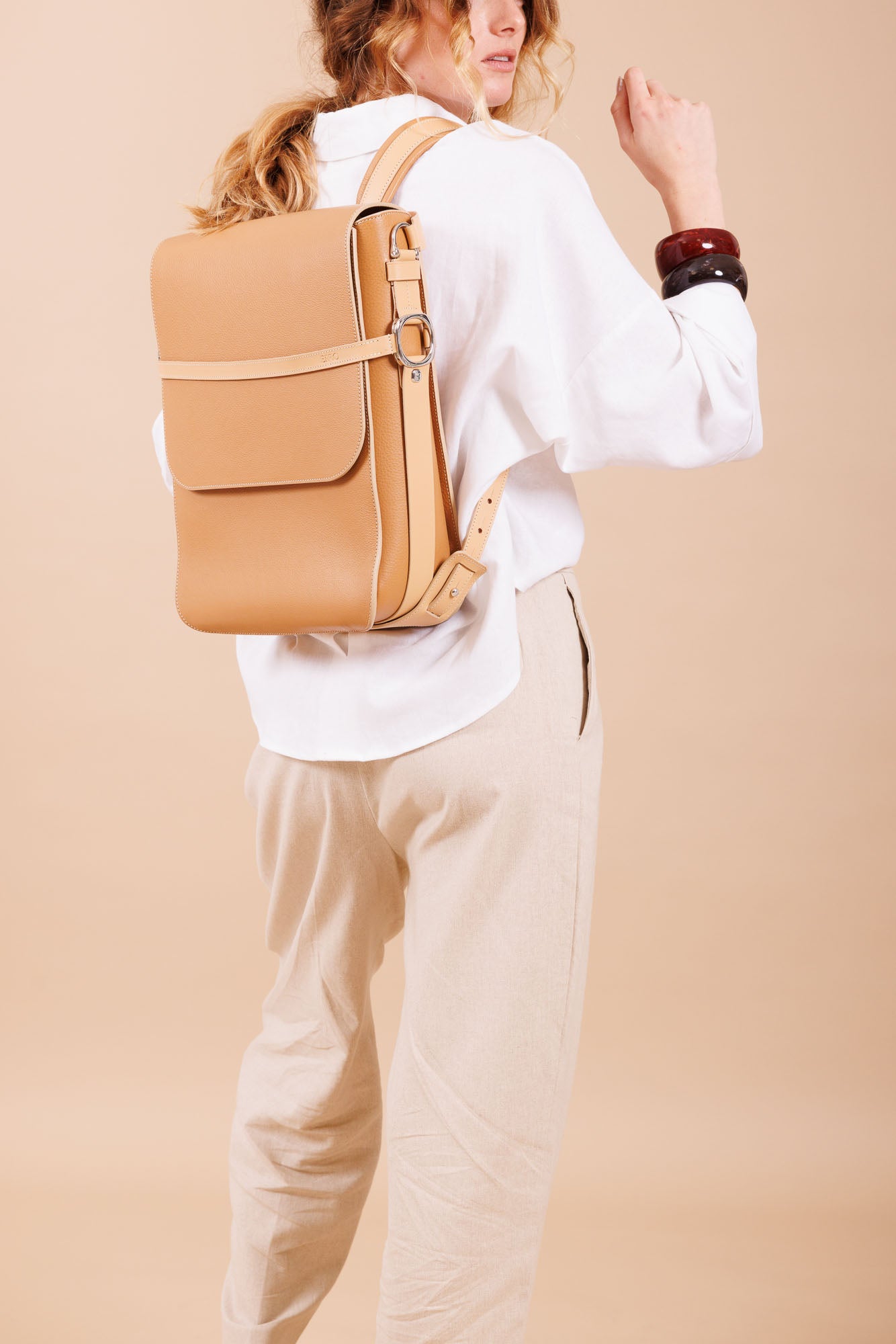 Sac à dos en cuir beige
