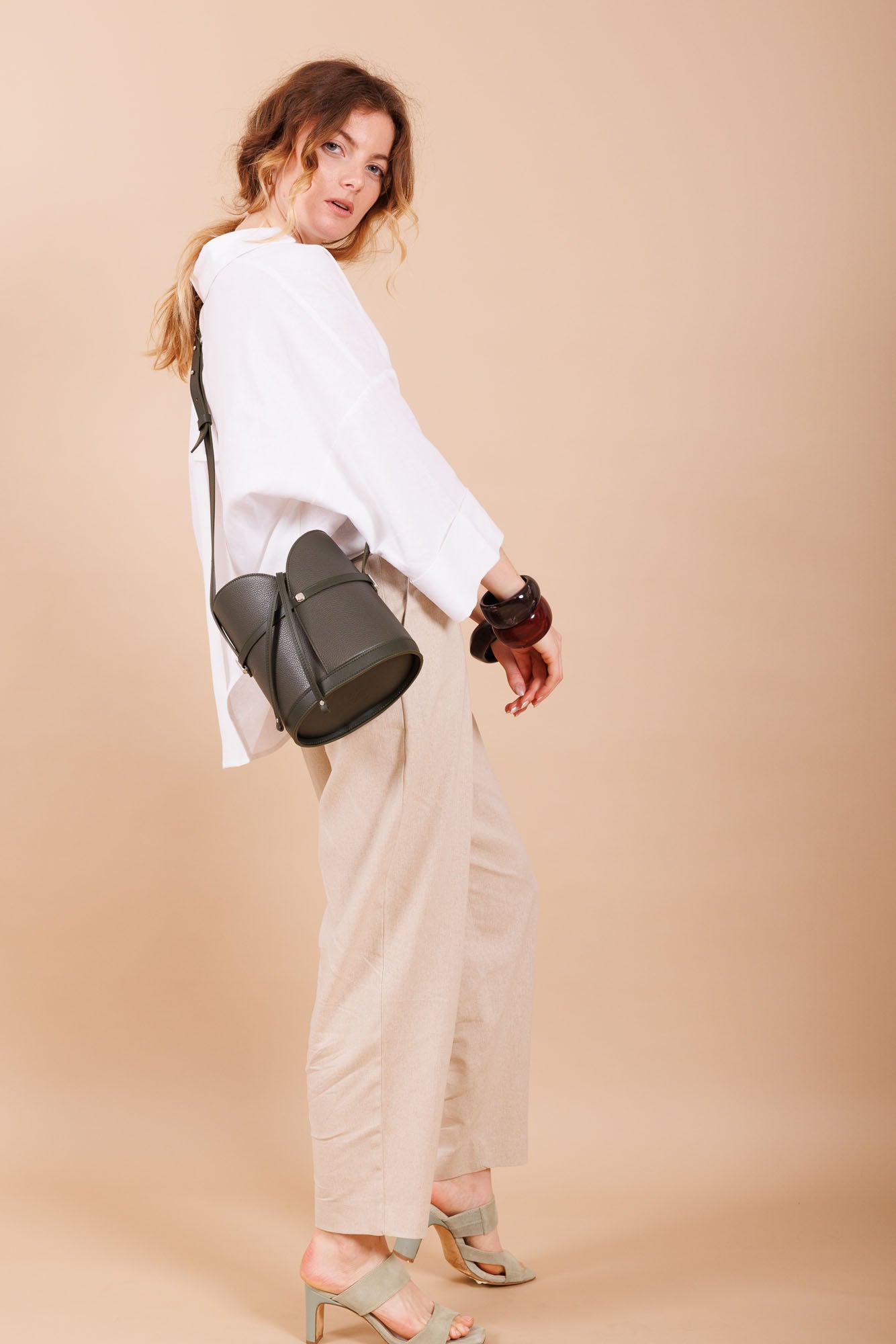 Sac à main en cuir noir femme