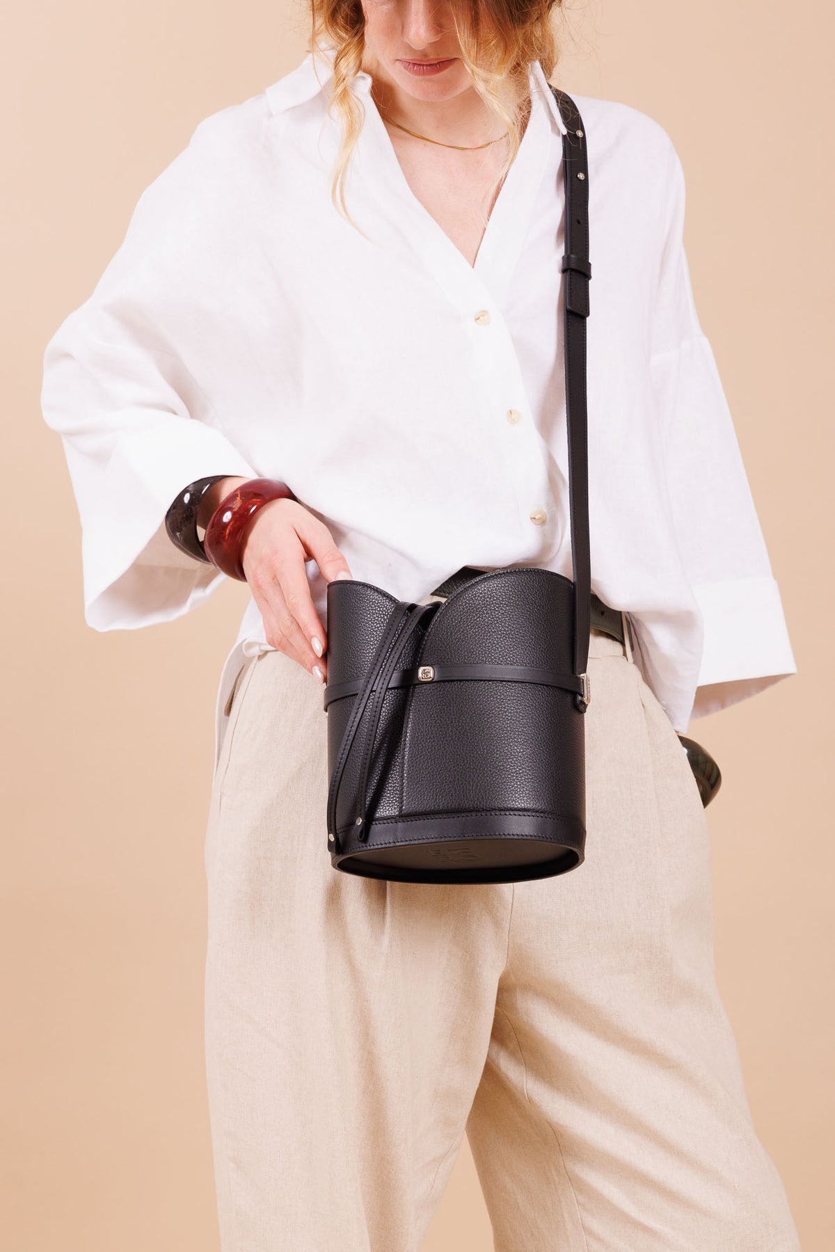 Sac à bandoulière en cuir noir femme