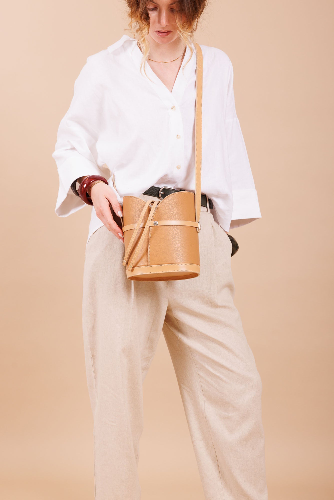Sac à bandoulière en cuir beige femme
