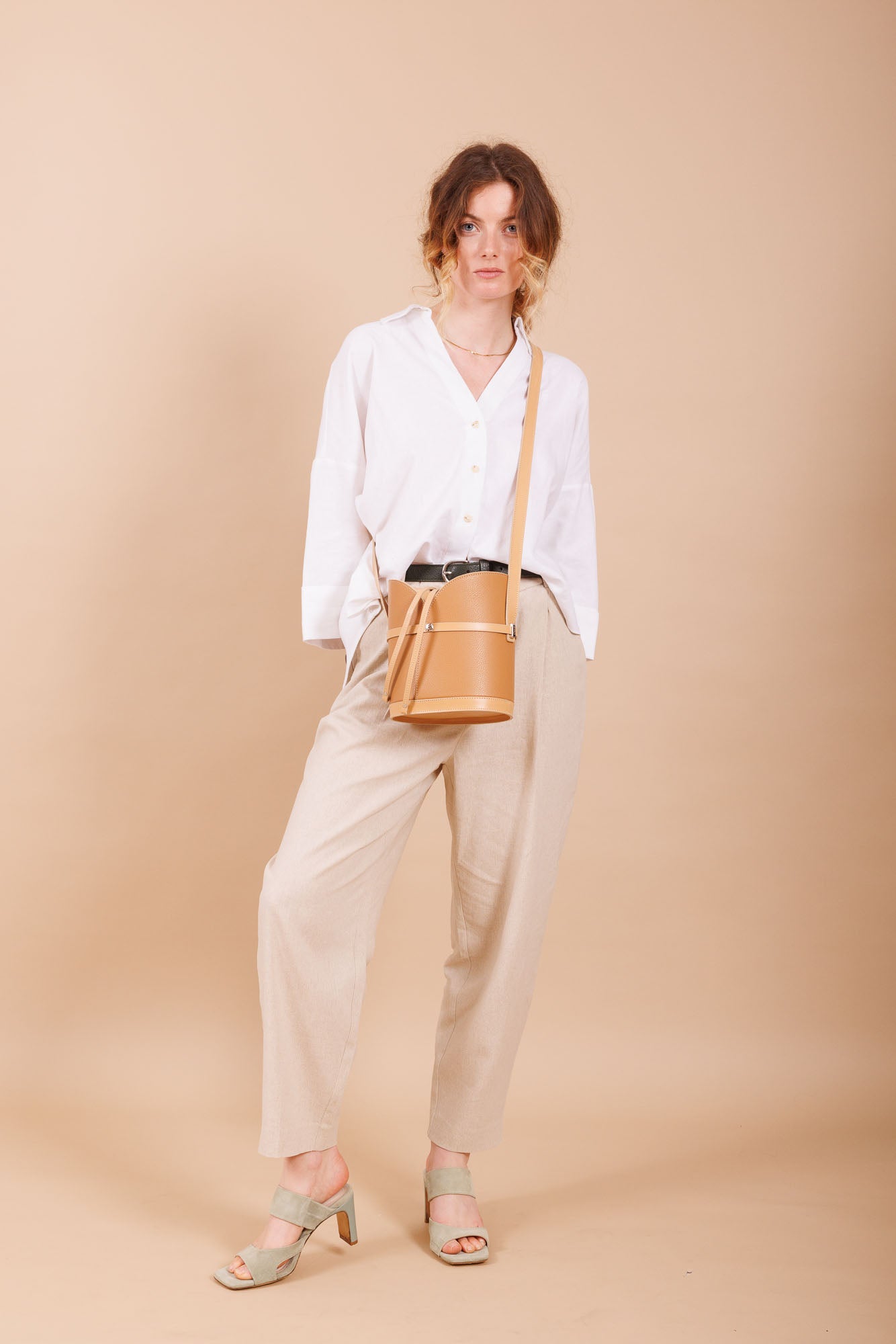 Sac à bandoulière en cuir beige femme