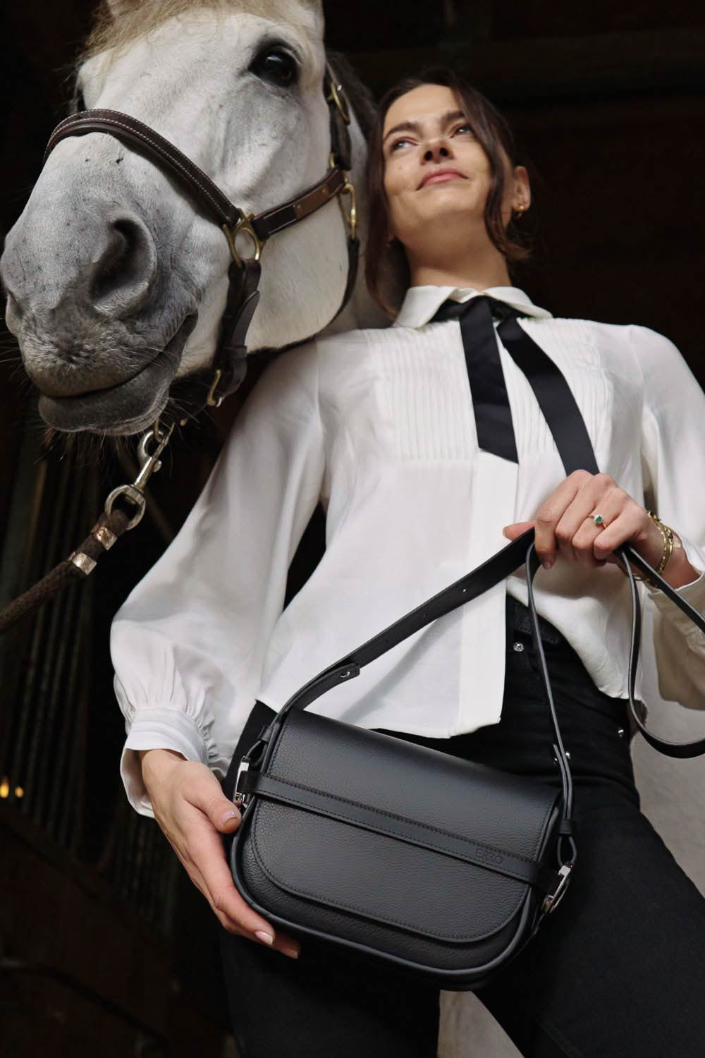 Sac à main en cuir noir