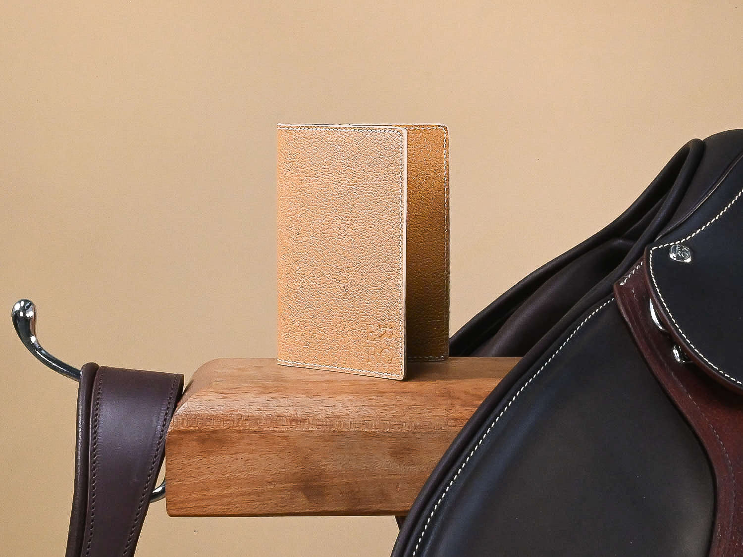 Protège passeport en cuir beige