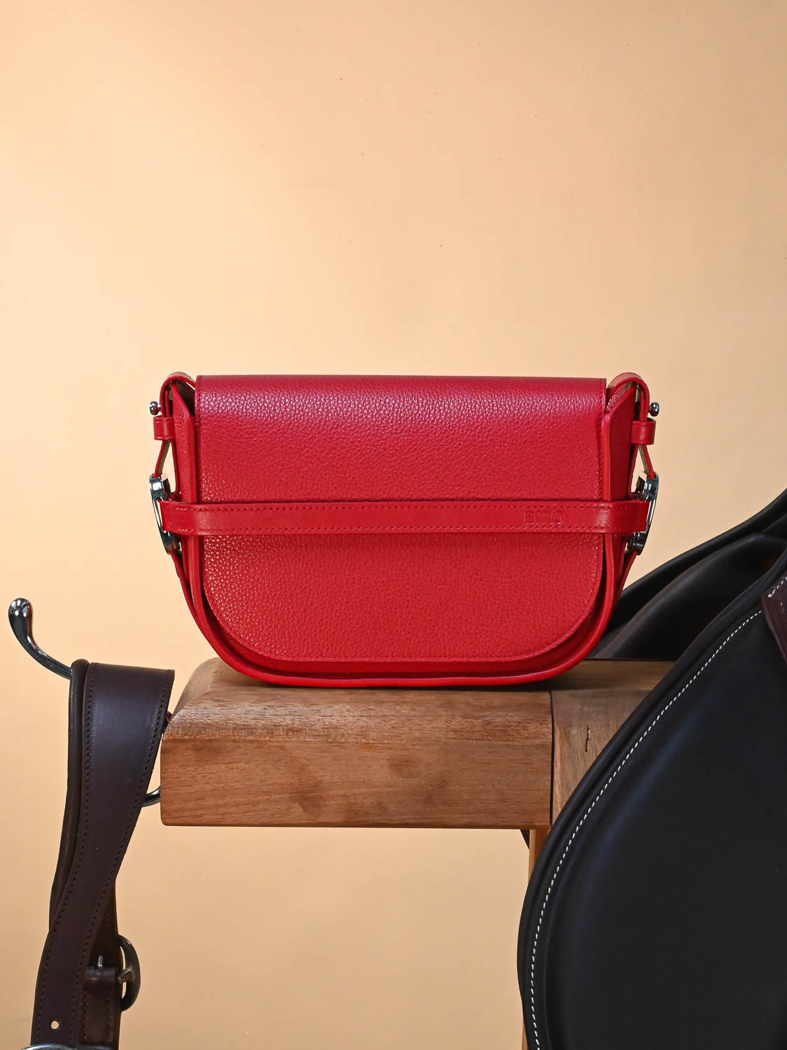 Sac à main en cuir rouge