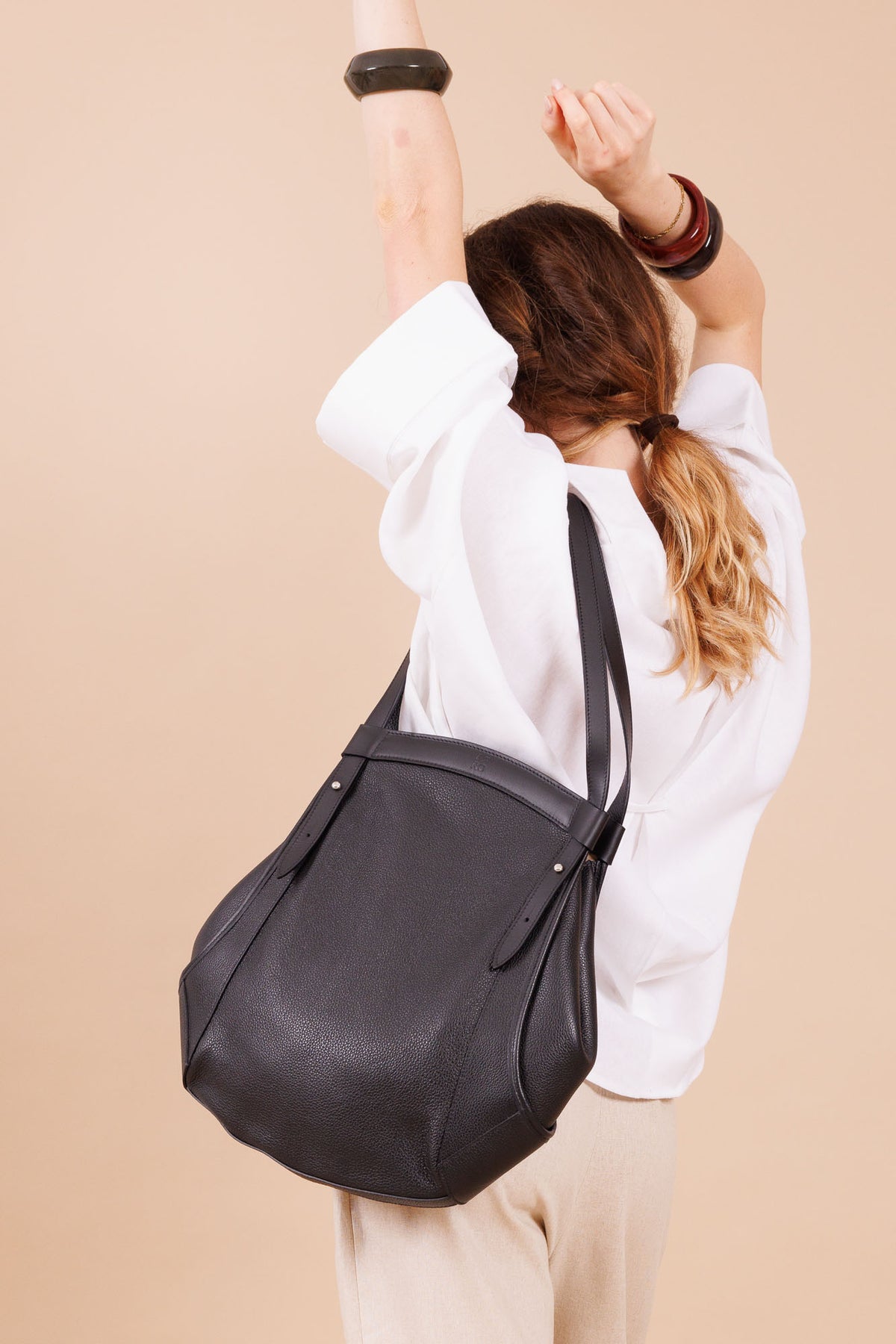 Sac à main en cuir noir femme