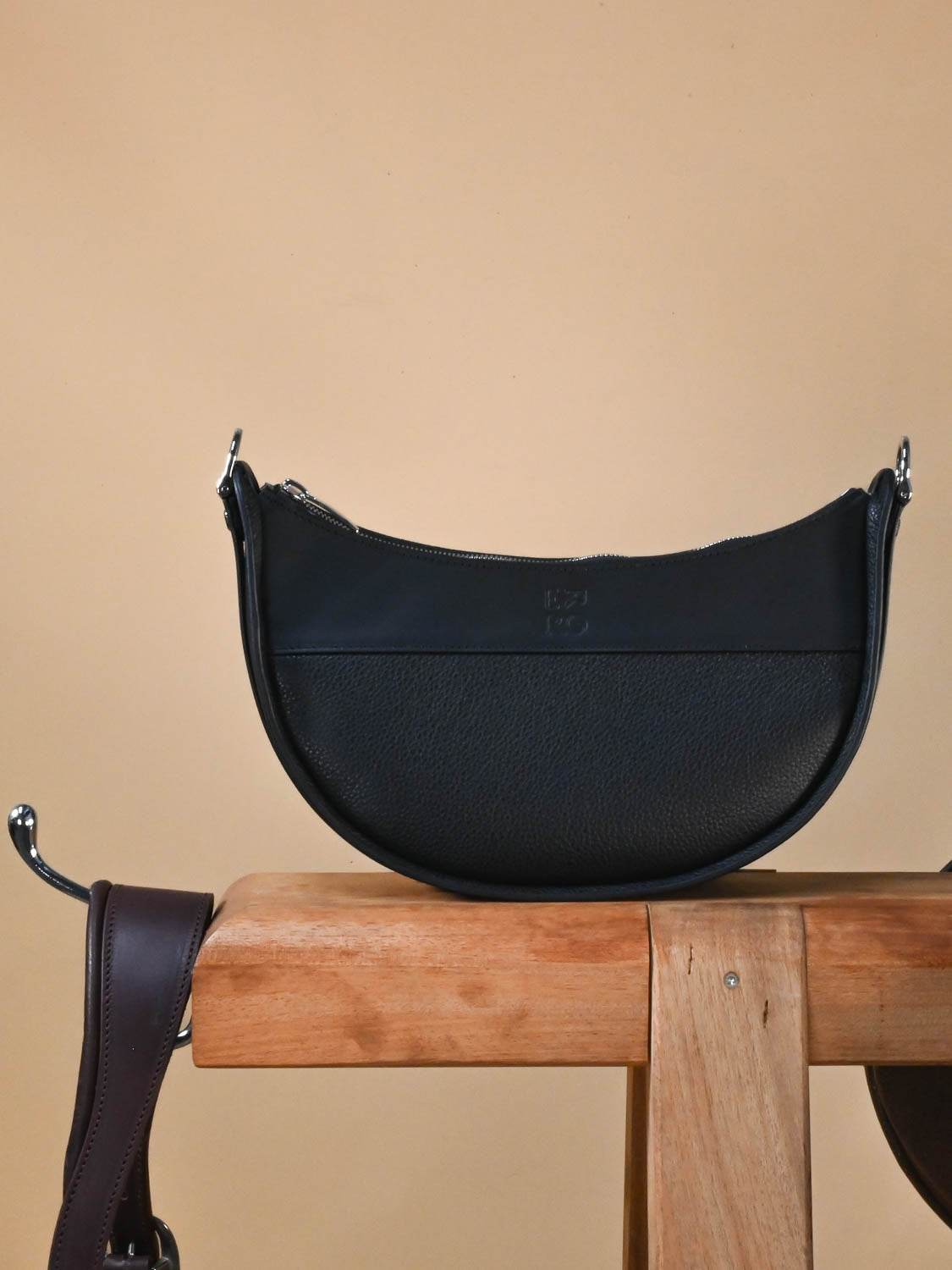 Sac à main en cuir noir