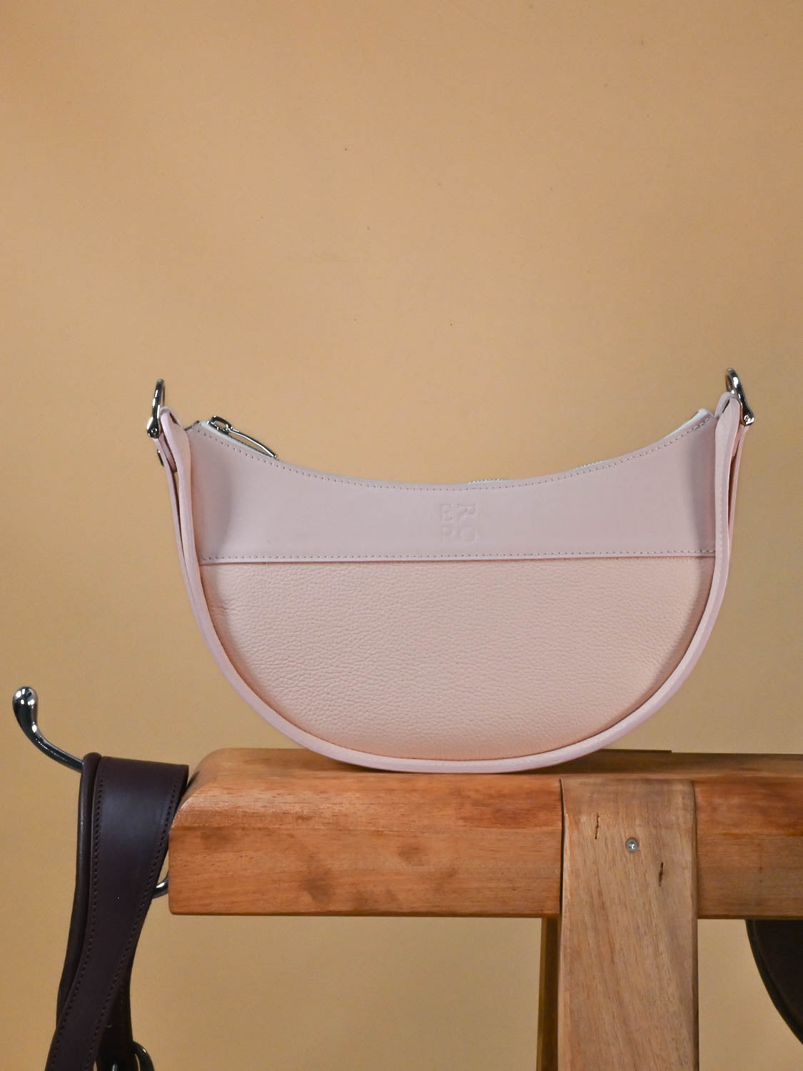 Sac à main en cuir rose