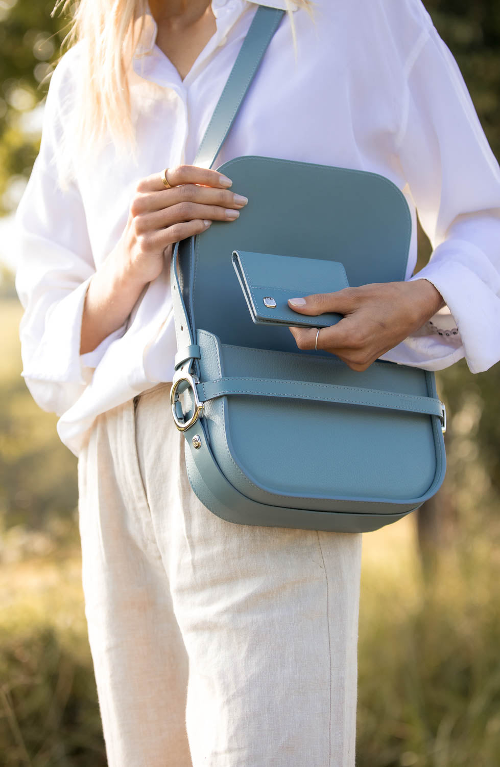 Sac à main et porte carte en cuir