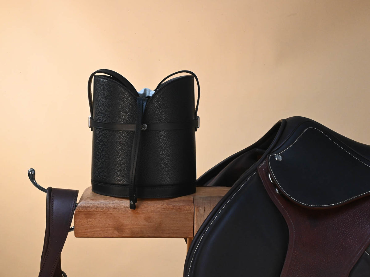 Sac seau en cuir noir
