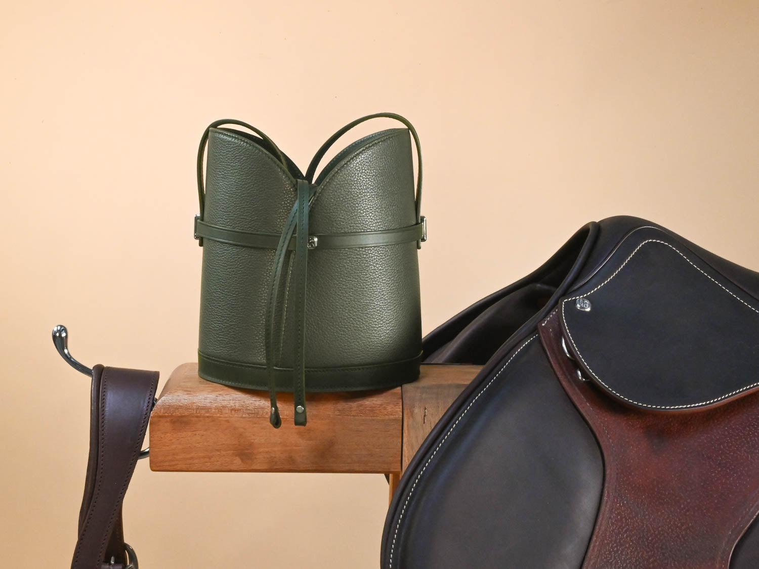 Sac seau en cuir vert