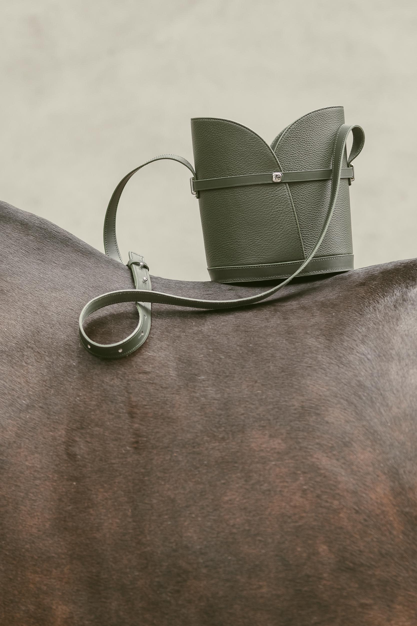 Sac seau en cuir vert