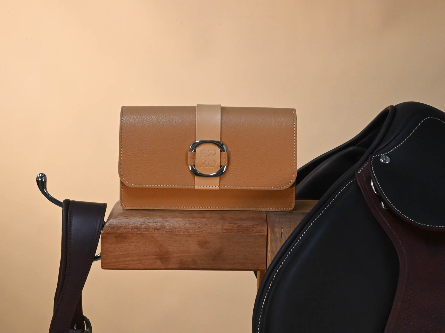 Sac à bandoulière en cuir beige et marron