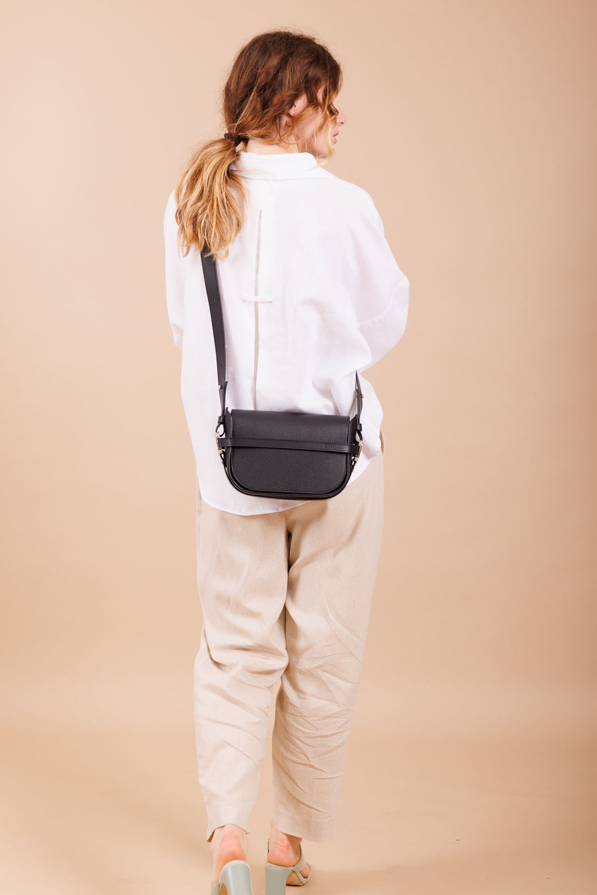 Sac à bandoulière en cuir noir femme