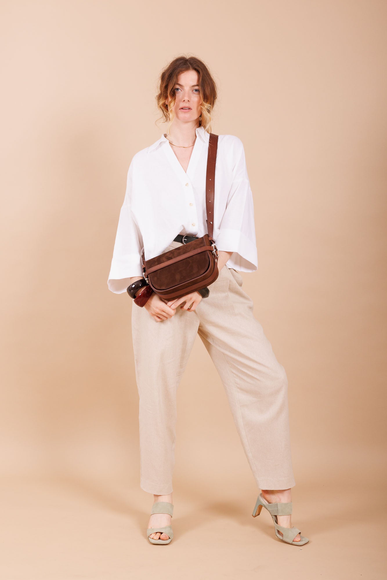 Sac à bandoulière en cuir et velours marron femme
