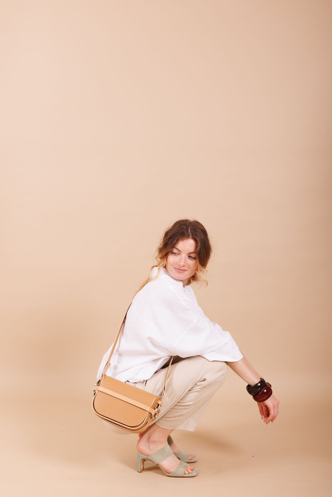Sac à bandoulière en cuir beige femme
