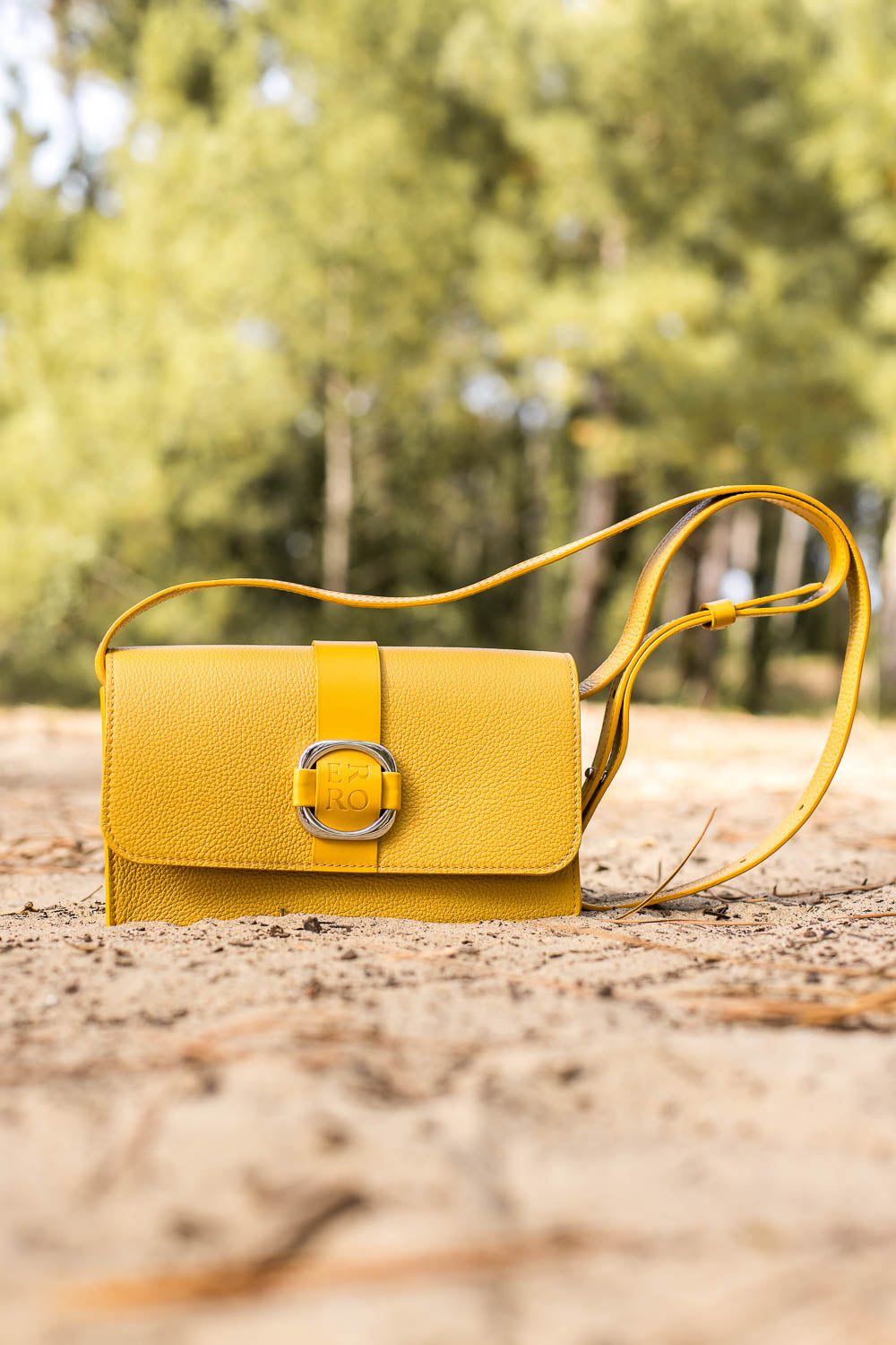 Sac à bandoulière en cuir jaune 
