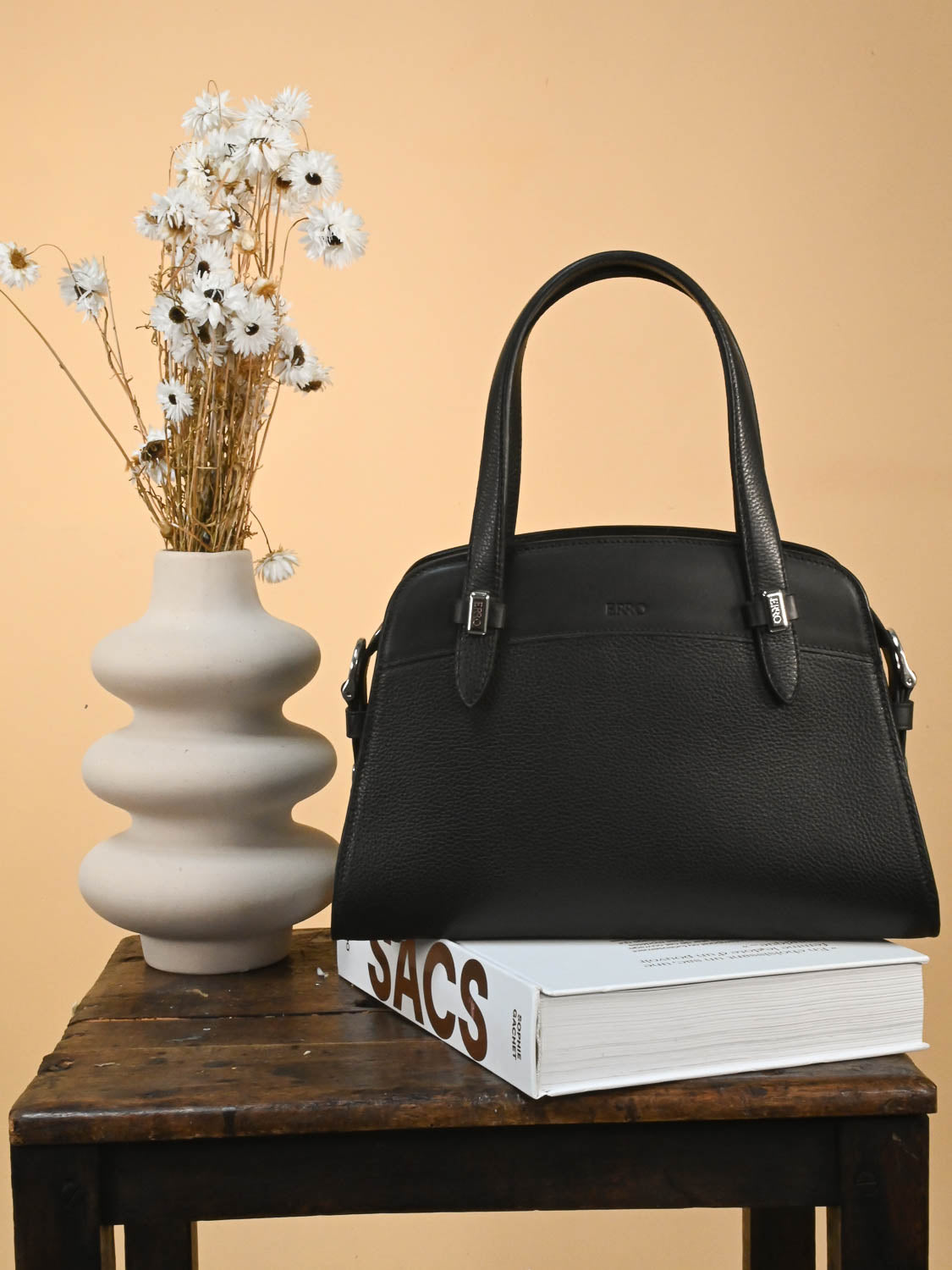 Sac à main en cuir noir 
