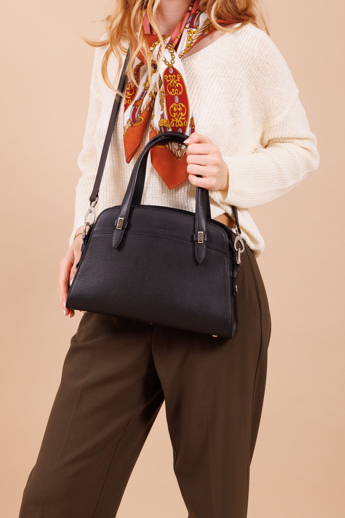 Sac à main en cuir noir femme