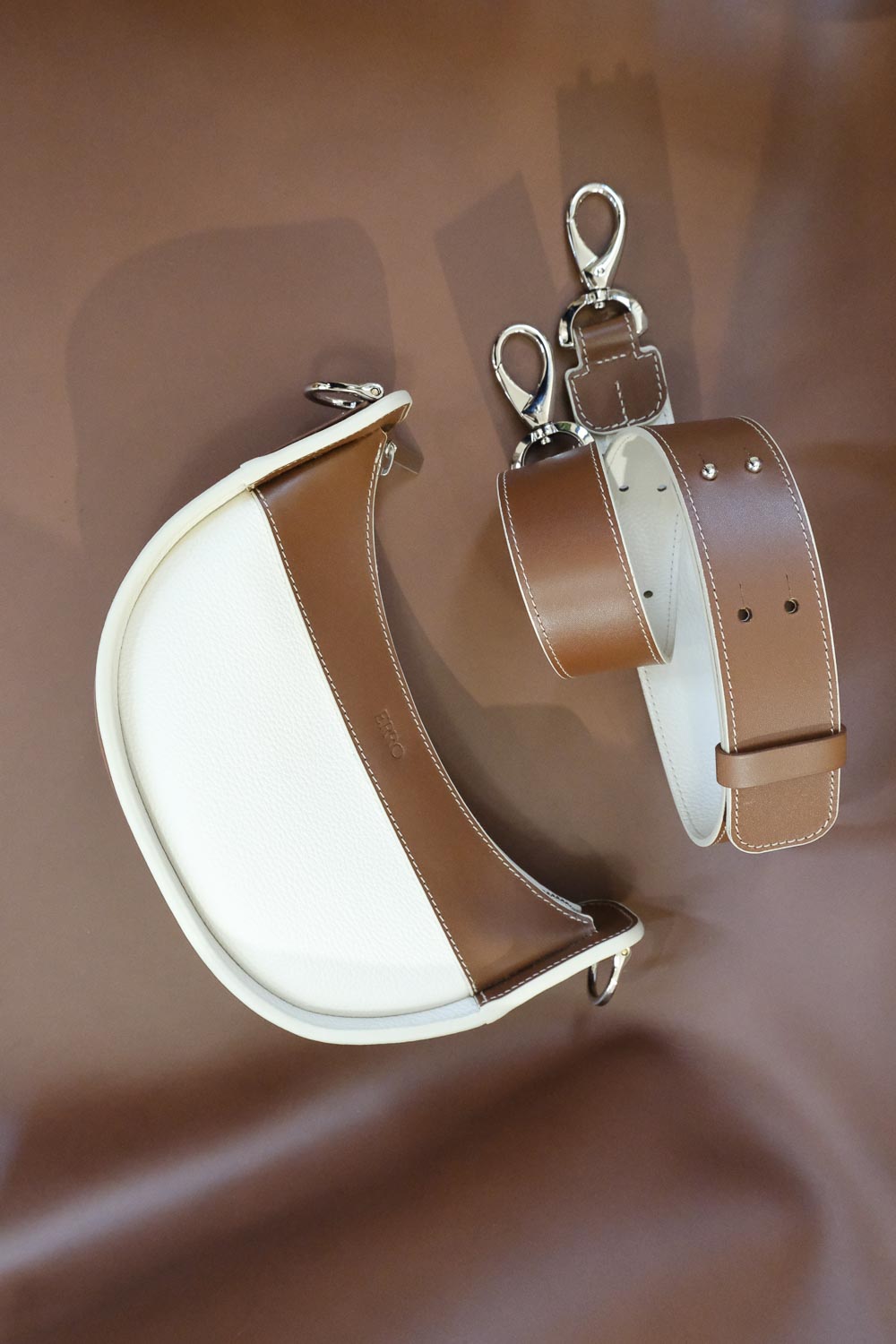 Sac à main en cuir blanc et marron 